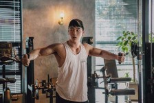 广汉肌肉男模(肌肉男模板)