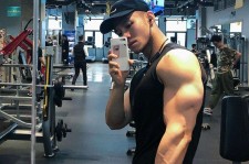 广汉肌肉男模(肌肉男模拟器)