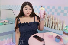 广汉胖模(胖模特穿衣搭配图片)