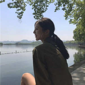 广汉私人伴游网带你看到天际，白色盐湖无际，蓝色天空无边