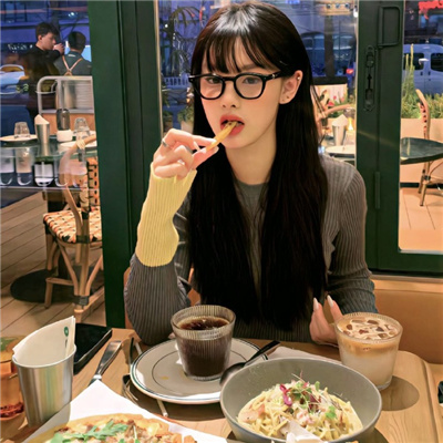 广汉伴游女生娄婷的资料